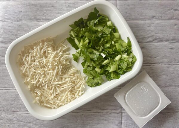 【新感覚】きのこが苦手な人にすすめたい！えのき×小松菜×納豆の手作りなめたけが簡単でおいしい