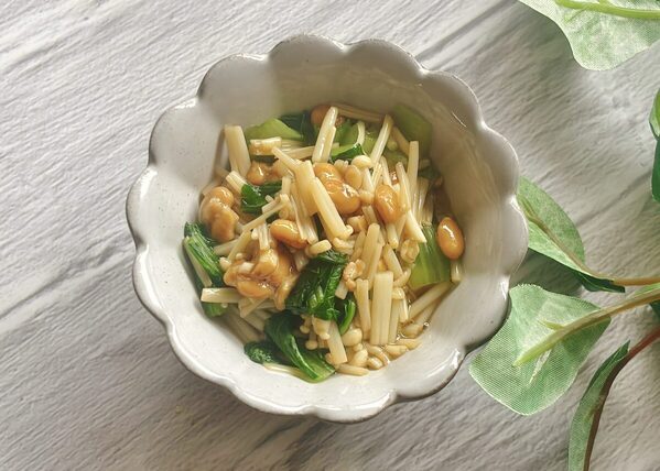 【新感覚】きのこが苦手な人にすすめたい！えのき×小松菜×納豆の手作りなめたけが簡単でおいしい