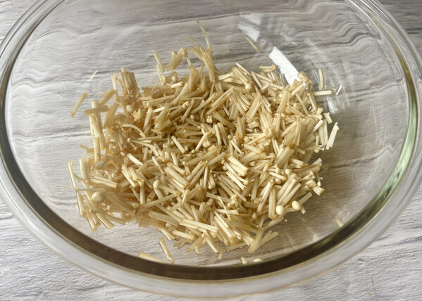 【新感覚】きのこが苦手な人にすすめたい！えのき×小松菜×納豆の手作りなめたけが簡単でおいしい