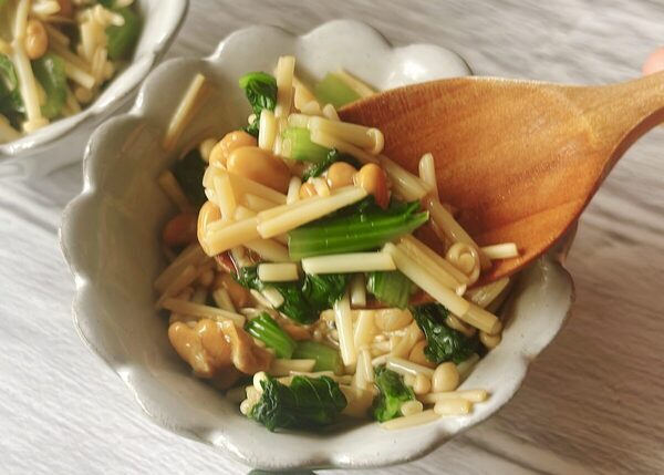 【新感覚】きのこが苦手な人にすすめたい！えのき×小松菜×納豆の手作りなめたけが簡単でおいしい