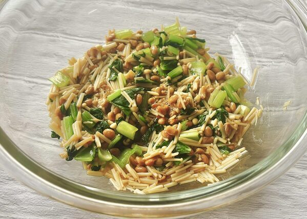 【新感覚】きのこが苦手な人にすすめたい！えのき×小松菜×納豆の手作りなめたけが簡単でおいしい