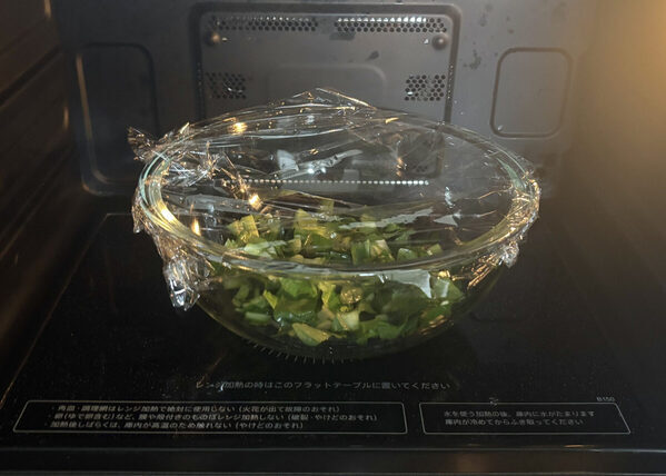 【新感覚】きのこが苦手な人にすすめたい！えのき×小松菜×納豆の手作りなめたけが簡単でおいしい