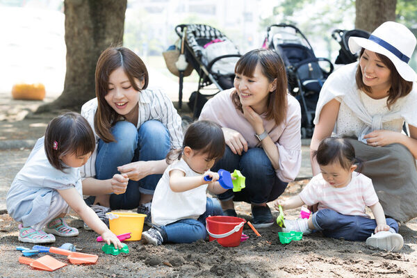 実は淡泊？ 令和のママ友付き合い、リアルな距離感と悩みをママたちに聞いた