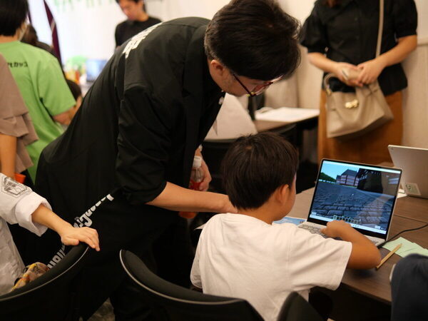 【遊びながら学べちゃう】小４息子が東大×マインクラフトの最強コラボイベントを安田講堂で体験！