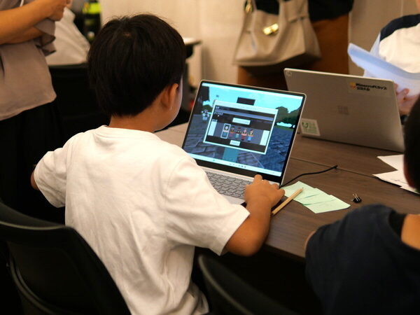 【遊びながら学べちゃう】小４息子が東大×マインクラフトの最強コラボイベントを安田講堂で体験！