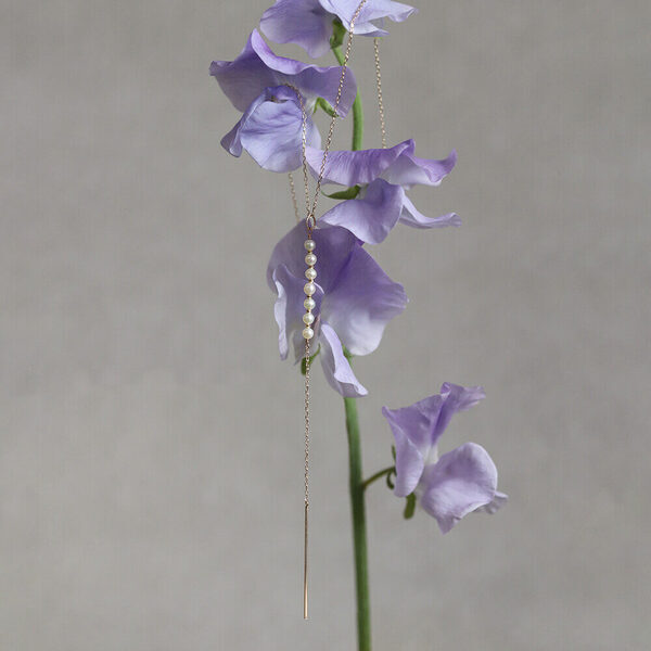 ニットの首元に合わせればおしゃれ上級者！ 身に着けるだけで洗練されたスタイルが叶うネックレス