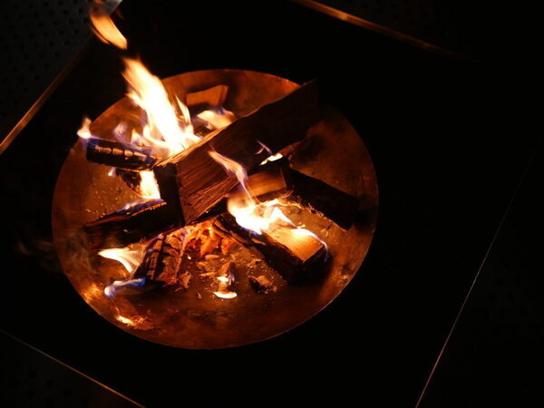 【都会でキャンプ気分！】家族で焚き火を囲んでチルタイム…♡コールマンの「焚き火ナイト」に親子で参加