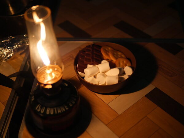 【都会でキャンプ気分！】家族で焚き火を囲んでチルタイム…♡コールマンの「焚き火ナイト」に親子で参加