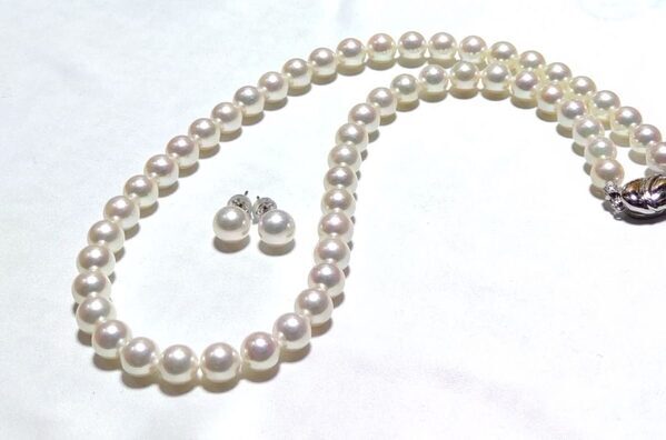 母が言った「直したら渡すね」祖母から受け継いだ金具の壊れたネックレスが、今では……