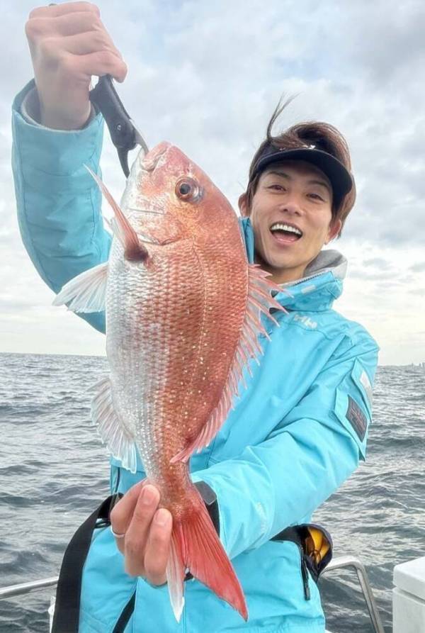 辻希美さん第五子のお食い初めがすごい！ まさかの「さばいて、数日寝かせてお食い初めの日に備え」たパパの真鯛が登場