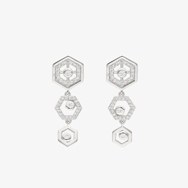 幸福のやさしい煌めき…贅沢にあしらわれたダイヤモンドの魅力を大切な人へ贈って。記念日ごとに買い足したいジュエリーコレクション