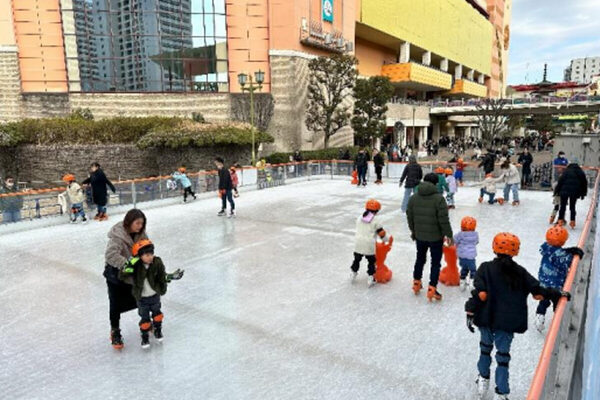 子どものスケートデビューによさそう♪ 海老名中央公園に本格アイススケートリンクがオープン