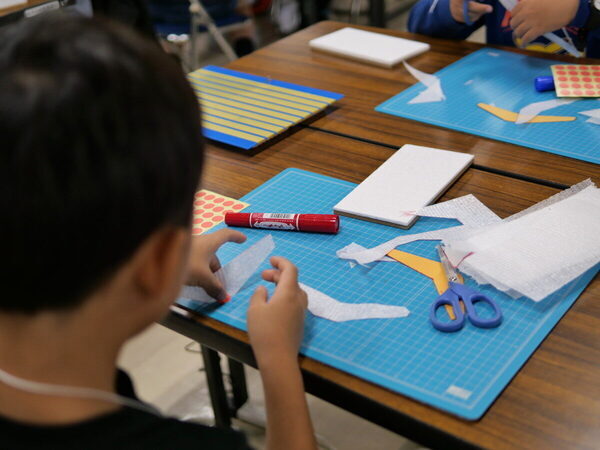 翼の角度で飛び方が変わる！気流をつくる「ガチ」実験に小4息子が大興奮。科学技術館×ボーイング社の航空宇宙STEMワークショップ