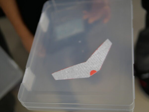 翼の角度で飛び方が変わる！気流をつくる「ガチ」実験に小4息子が大興奮。科学技術館×ボーイング社の航空宇宙STEMワークショップ