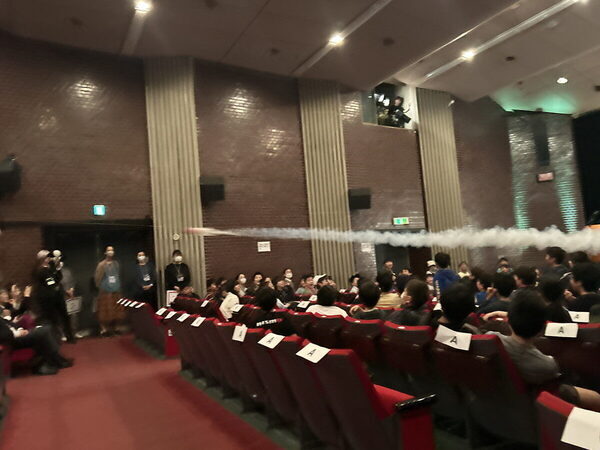 翼の角度で飛び方が変わる！気流をつくる「ガチ」実験に小4息子が大興奮。科学技術館×ボーイング社の航空宇宙STEMワークショップ