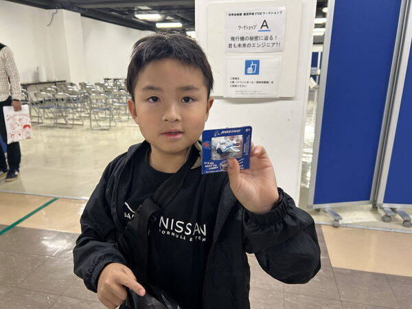 翼の角度で飛び方が変わる！気流をつくる「ガチ」実験に小4息子が大興奮。科学技術館×ボーイング社の航空宇宙STEMワークショップ