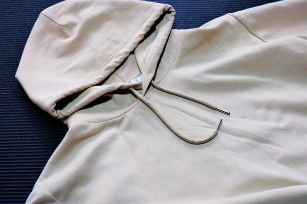 玄関で“首をつった状態”の4歳児を母が発見。唇の色は黒く…原因は「事故が多発する洋服」だった