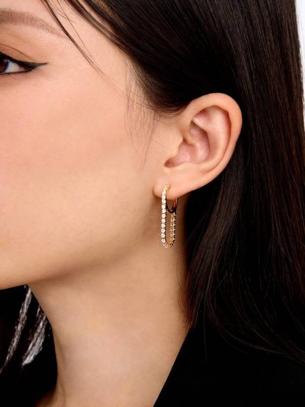 ドラマティックな気品を引き出すジュエリーに溺れたい！ 凛とした表情も華やかさも、女性の多面性を彩るVARIÉLLEのピアス