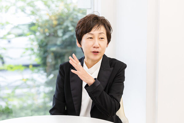 「ターバンを被りなさい」桂由美から言われて！カツラユミインターナショナル社長 鞍野さん、ykFデザイナー飯野さんインタビュー