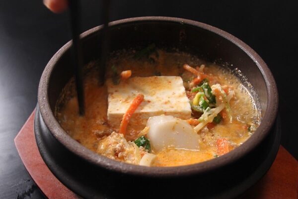 「和牛切り落とし」1皿がなんと290円（税込319円）！廻転レーン焼肉いっとうのクリスマスキャンペーン