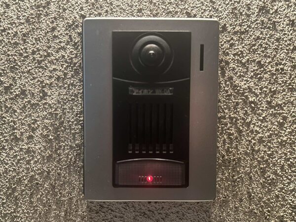 こういう家は狙われる。あなたの実家は大丈夫？ 今すぐやるべき4つの「空き巣・強盗対策」を専門家に聞いた