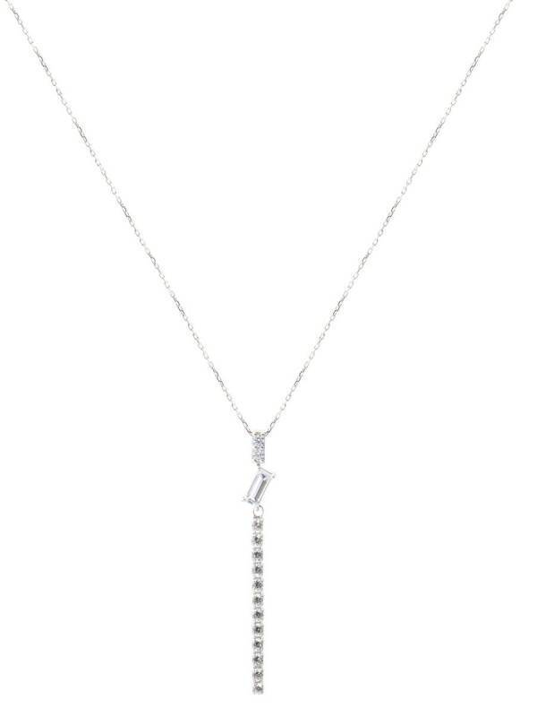 デコルテに輝きを添える、上品な存在感。知的で洗練された大人の魅力を引き出すジュエリー