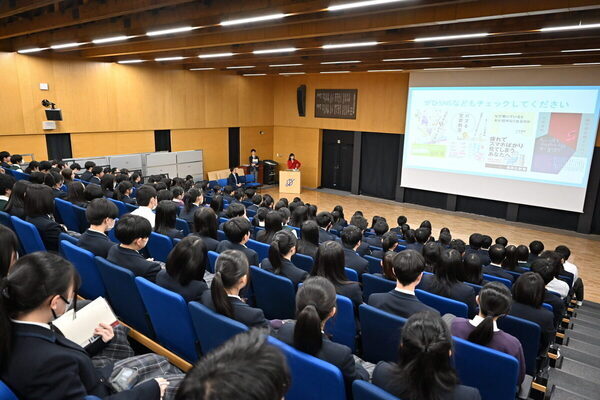 三宅香帆が特別授業！中学生の「言語化能力」をあげるために必要なことは語彙力ではなかった