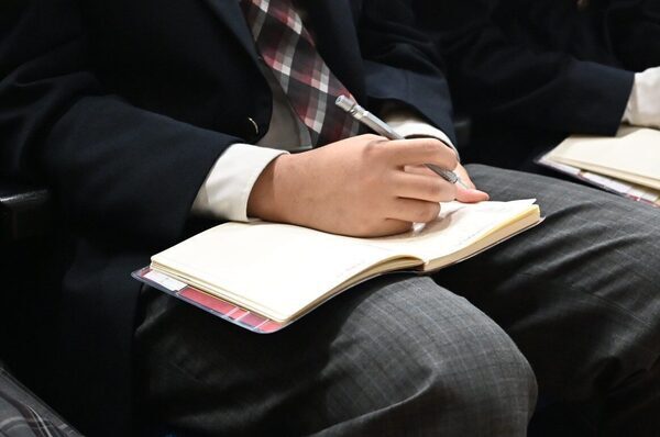 三宅香帆が特別授業！中学生の「言語化能力」をあげるために必要なことは語彙力ではなかった