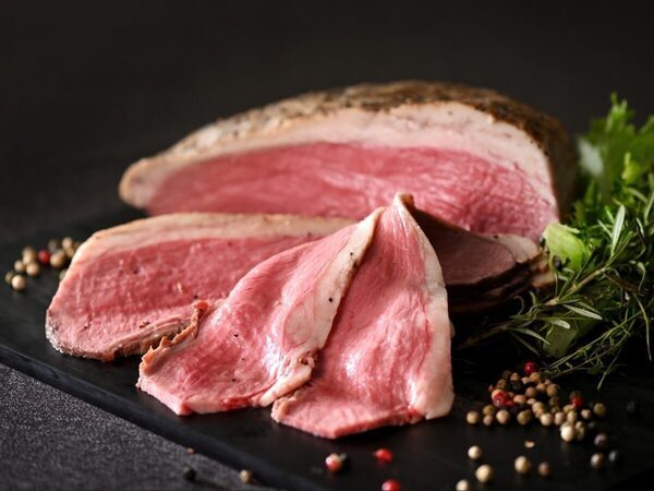 【ステーキ食べ放題】噛むほど肉の旨味がジュワッ～！寿司やローストビーフ、クレープも好きなだけ！魅惑の食べ放題が登場