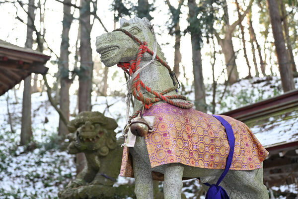 まるで映画のワンシーン。「うまくいく年」にしたい人へ。運気もテンションも上がる、星野リゾートの“馬旅”