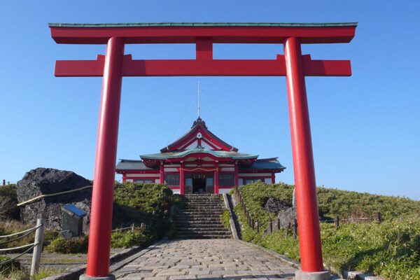 まるで映画のワンシーン。「うまくいく年」にしたい人へ。運気もテンションも上がる、星野リゾートの“馬旅”