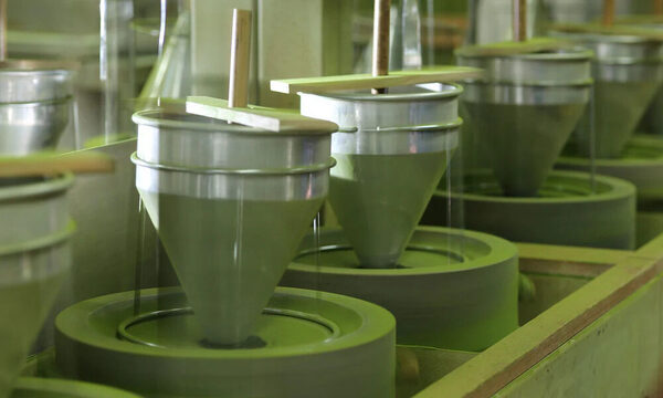 【島根】子どもと楽しむ工場見学＆体験8選｜和菓子作りや陶芸、発電所の内部見学も