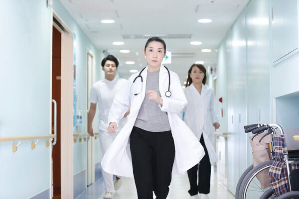 「先生、ヤバいって何事!?」「夫が泣いた……」先輩ママたちの出産で起きた予想外すぎるエピソード14選