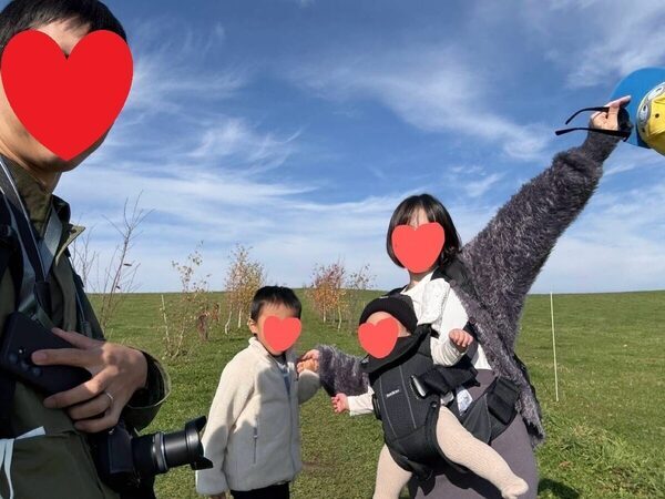 眠る妻と長男を置いて出社した日の後悔が忘れられない。パパが挑んだ半年間の育休生活