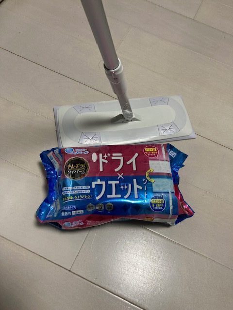 ズボラさんにこそ使ってほしい！掃除が続かない...わが家でも定着した！ドライも水拭きも一度で終わる床掃除