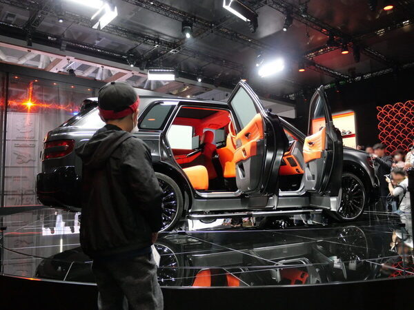 牛のフンで走る車に、リアル「ミライドン」!? 101万人が熱狂した【ジャパンモビリティショー2025】に親子で熱狂！