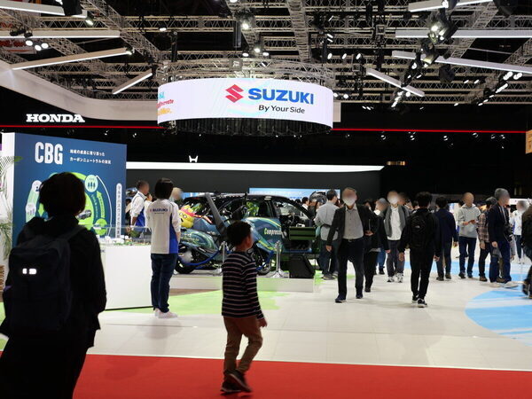 牛のフンで走る車に、リアル「ミライドン」!? 101万人が熱狂した【ジャパンモビリティショー2025】に親子で熱狂！