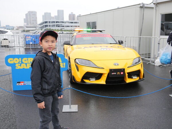 牛のフンで走る車に、リアル「ミライドン」!? 101万人が熱狂した【ジャパンモビリティショー2025】に親子で熱狂！