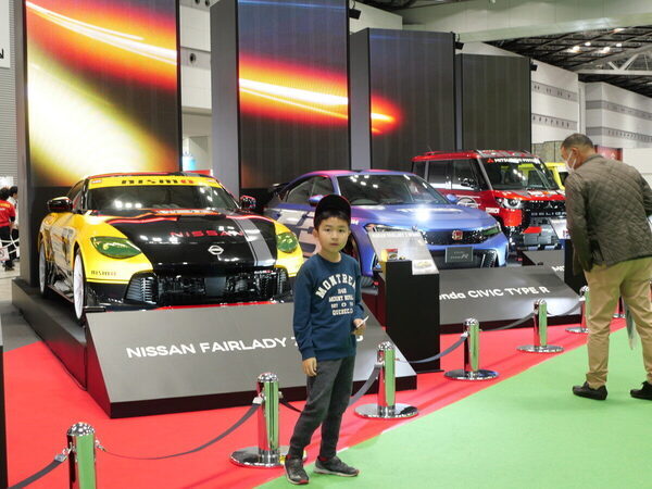 牛のフンで走る車に、リアル「ミライドン」!? 101万人が熱狂した【ジャパンモビリティショー2025】に親子で熱狂！