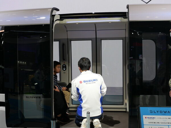 牛のフンで走る車に、リアル「ミライドン」!? 101万人が熱狂した【ジャパンモビリティショー2025】に親子で熱狂！