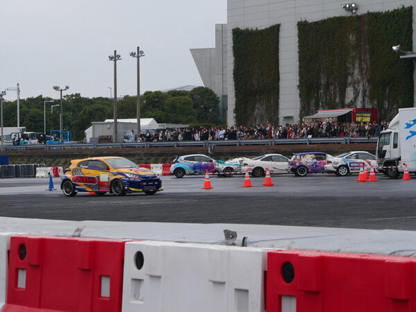 牛のフンで走る車に、リアル「ミライドン」!? 101万人が熱狂した【ジャパンモビリティショー2025】に親子で熱狂！