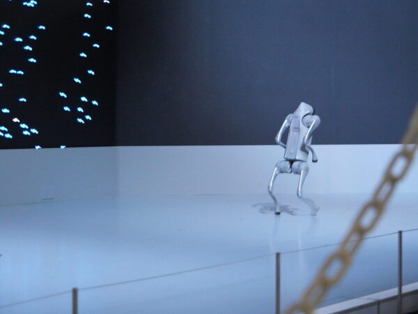 牛のフンで走る車に、リアル「ミライドン」!? 101万人が熱狂した【ジャパンモビリティショー2025】に親子で熱狂！