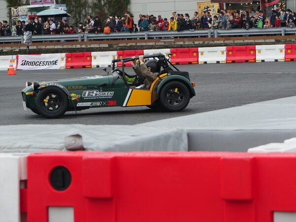 牛のフンで走る車に、リアル「ミライドン」!? 101万人が熱狂した【ジャパンモビリティショー2025】に親子で熱狂！