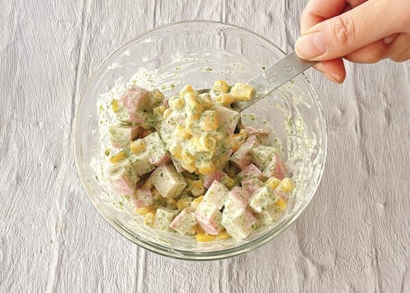 【秒でなくなるウマさ】余ったおせちの「かまぼこ」が大変身！「かまぼことコーンの磯辺揚げ」