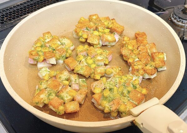 【秒でなくなるウマさ】余ったおせちの「かまぼこ」が大変身！「かまぼことコーンの磯辺揚げ」
