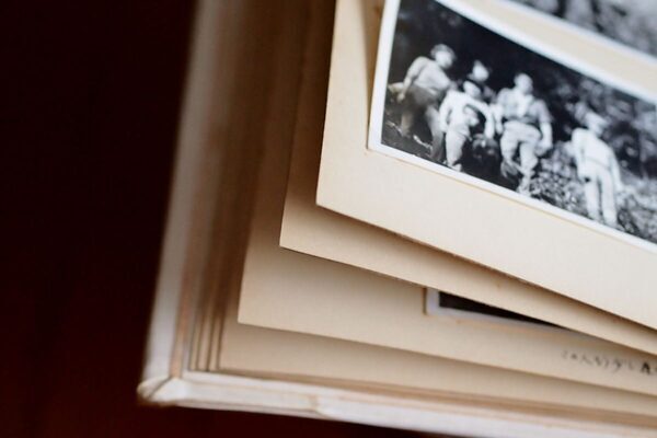 11歳のとき死んだ祖父から受け継いだ“戦時中のブローチ”、実家に集まると必ず……戦争秘話