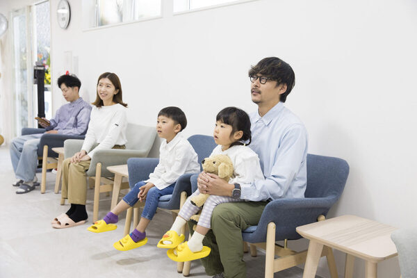 小児科の待合室にて思わぬ一言に爆笑！ 息子に「イケメンの自覚」があると知った日「自分で思っとんかーい！」