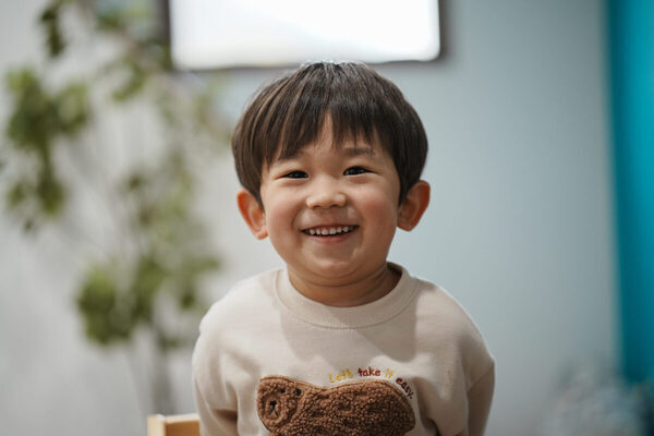 小児科の待合室にて思わぬ一言に爆笑！ 息子に「イケメンの自覚」があると知った日「自分で思っとんかーい！」