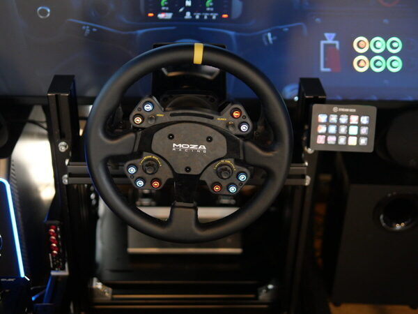 小4息子が絶叫、パパも冷や汗！ゲームとは別次元の本格「運転シミュレーター」が10分550円で体験できちゃった！（東京・八王子市）