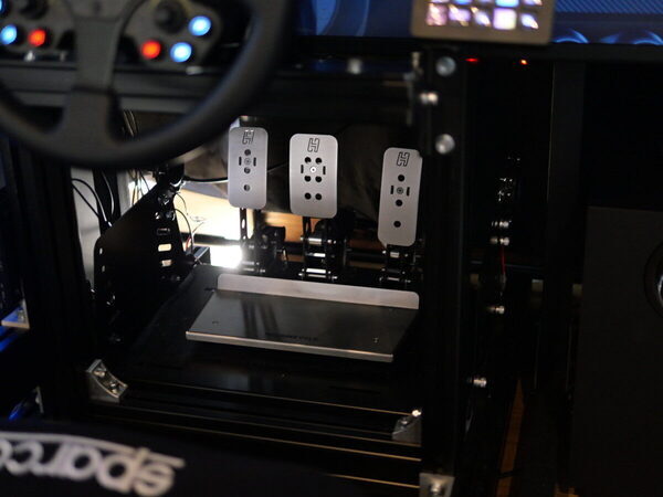 小4息子が絶叫、パパも冷や汗！ゲームとは別次元の本格「運転シミュレーター」が10分550円で体験できちゃった！（東京・八王子市）